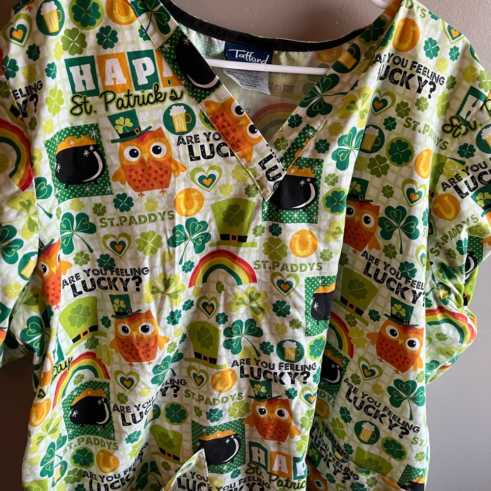 Tafford St Patrick's scrub top size 2x